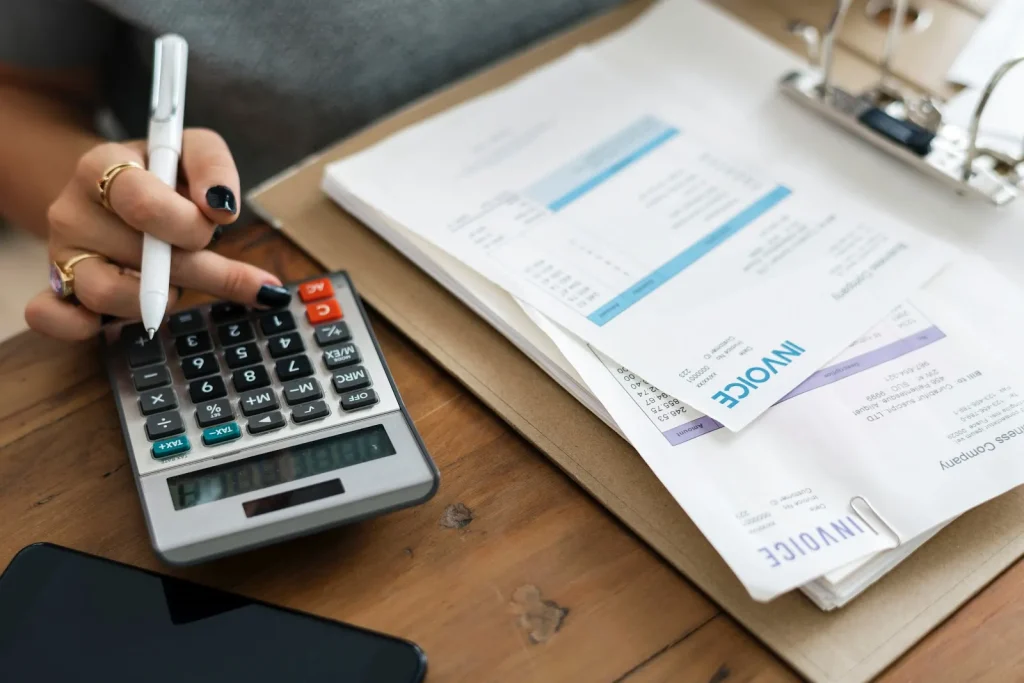 accountant in Oakland providing financial services